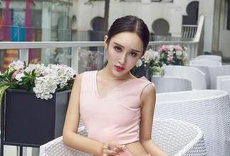 爱丝写真馆：美丝职员的照片，带你飞向另一个世界