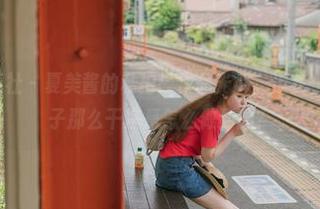 BoLoli菠萝社 – 夏美酱的私拍：作品光辉，但我一直在想，镜子那么干净是怎么做到的？