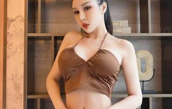 Feilin嗲囡囡 – 更新！方绮言Ayaka的清纯套图，尝试了新姿势，竟然也能这么可爱！