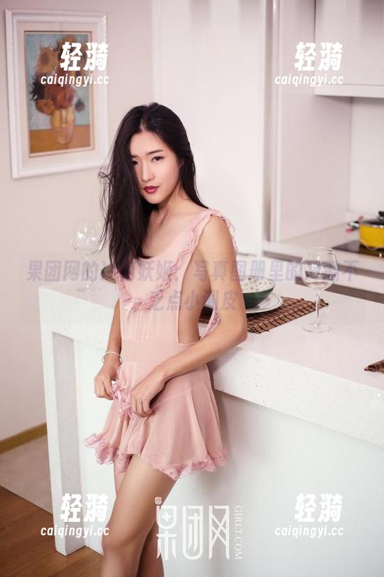 GIRLT果团网 果团网的冷艳妖姬:写真图册里的冷酷不乏点小调皮