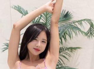 Habin夏彬(하빈)的高清灰丝合集，越看越让人感到轻盈的诱惑，这真是一种无法言喻的美！