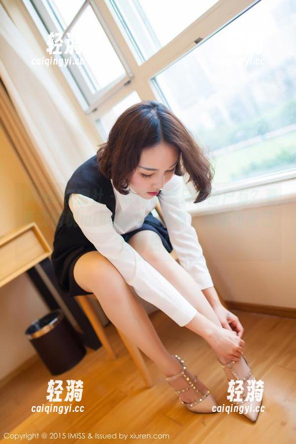 IMiss爱蜜社-沈蜜桃miko IMiss爱蜜社 - 谁说镂空只有窗户有?看看沈蜜桃miko的高清写真,壁纸也能这么惊艳!