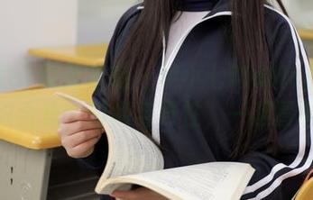MFStar模范学院 – 伊小七MoMo的最新豹纹合集：时尚与野性，一起冒险！