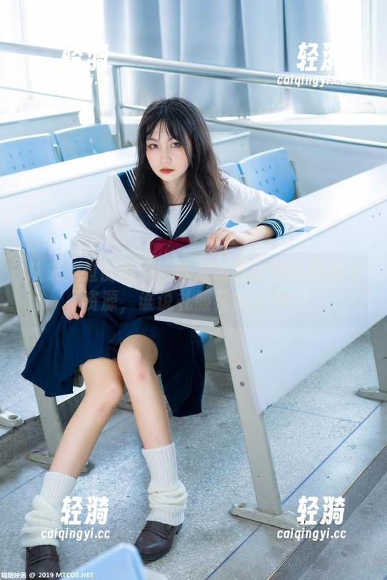 从未见过的奇幻：喵糖映画大凤礼服图片资源，谁说礼服只能很乖？