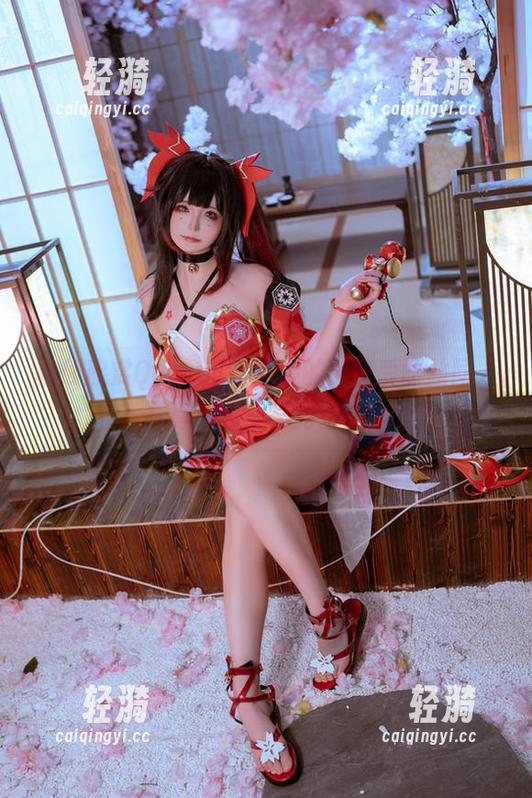 Quan冉有点饿 在线欣赏Quan冉有点饿的天童爱丽丝同人写真,顺便补充营养!