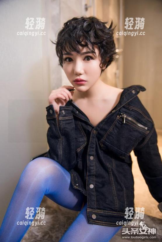 TouTiao头条女神 - 高清图包中的篮球女神李梓熙，真是让人怦然心动，打球都打得那么好看？