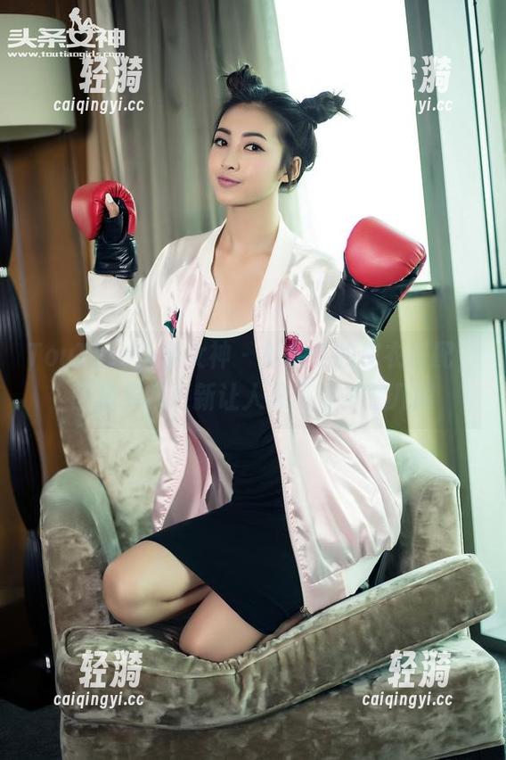 TouTiao头条女神-松果儿 TouTiao头条女神 - 松果儿的皮衣搭配,图库最新更新让人忍不住多看几眼