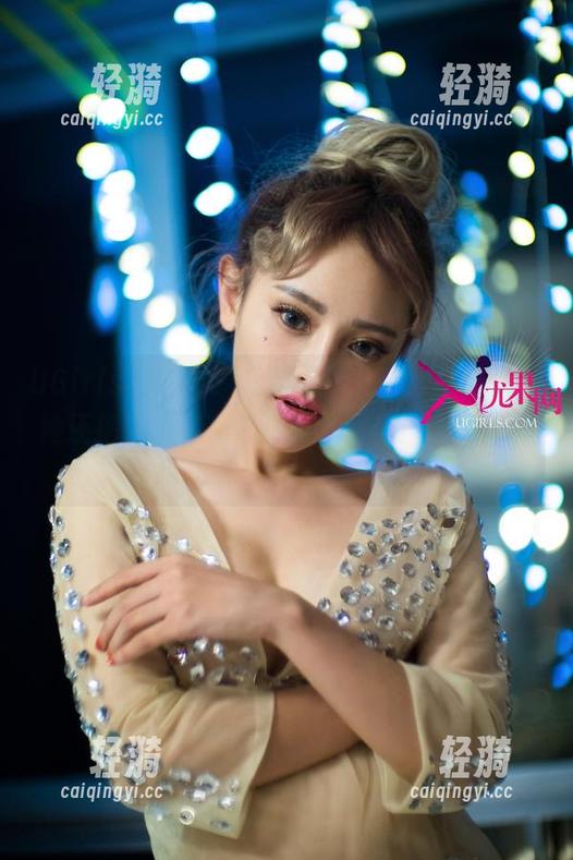 UGirls尤果网 - 松果儿不止喜欢牛仔裤，她还把魅力藏在每一张套图里！合集抢先看！
