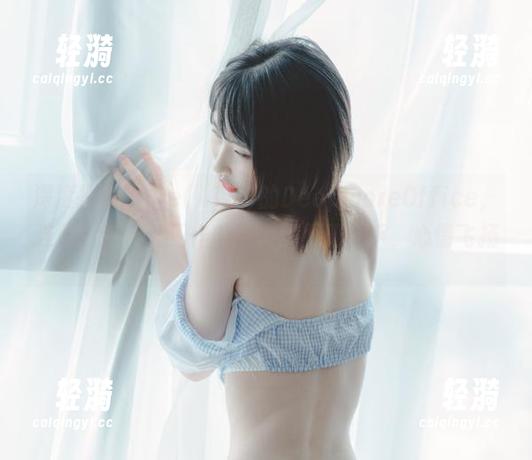 深度探索Uhye(이유혜)的DeepmoreOffice，连照片都带着工作的魅力！图册在手，心情飞扬。