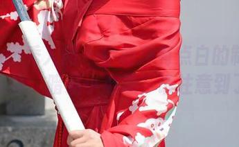 Xiuren秀人网 – 伊丽莎有点白的制服图集在线，暗藏小心思，谁注意到了？