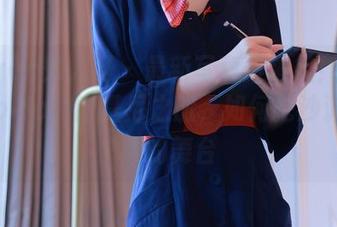 Xiuren秀人网 – 最新写真集来袭！伊小七MoMo的比基尼之旅，如何把沙滩变成她的舞台