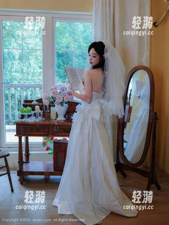 Xiuren秀人网-大美媚京 Xiuren秀人网 - 大美媚京的泳装套图,春天的气息扑面而来,你们准备好了吗?