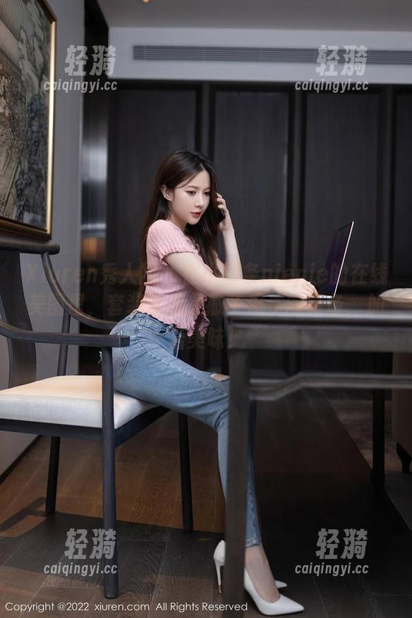 Xiuren秀人网 - 在小薯条nienie的在线美图里，套装就像是撒了魔法的薯条，加倍美味！