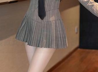 Xiuren秀人网 – 白兔西希的写真来袭，套装款式太撩，感觉要被迷住了！