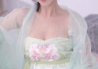Xiuren秀人网 – 蕊蕊ruirui夏日写真分享：肆意挥洒青春，顺便给你带点小嫉妒