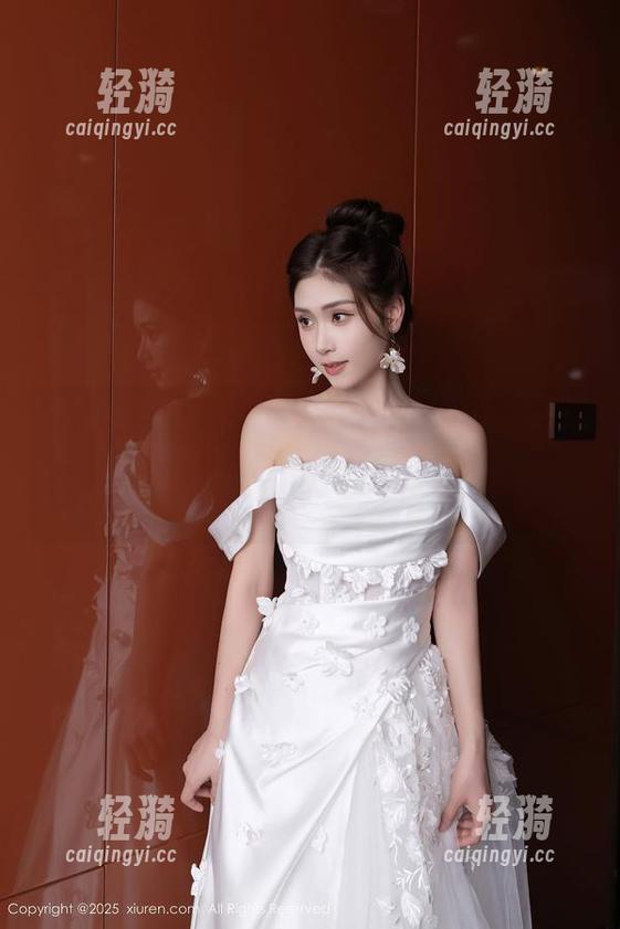 Xiuren秀人网-邹晶晶女王 Xiuren秀人网 - 网盘不是用来存档的么?邹晶晶女王的吊带合集完全是美的存证啊!