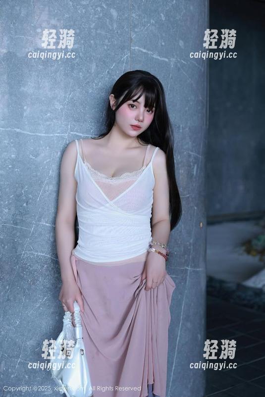 Xiuren秀人网-陈雅漫VICKY Xiuren秀人网 - 沉浸在陈雅漫VICKY的旅拍中,图库里的万千风情