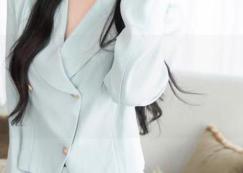 Xiuren秀人网 – 陈雅漫VICKY的连体衣私拍：连衣裙都自愧不如，这气场太能玩了！