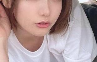 粉色的调皮回眸：けん研在美图与写真中的顽皮风采