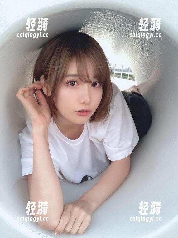 粉色的调皮回眸：けん研在美图与写真中的顽皮风采