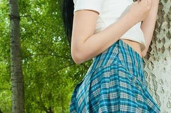 丽柜 – Amily的纯白写真合集：无论你有多少色彩，这种白真的绝不轻易被取代。