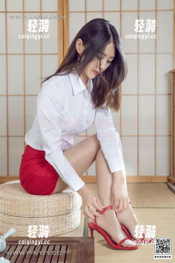 丽柜 - 无圣光加持，潘潘校服套图，回忆里的校园时光！