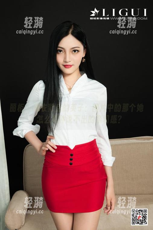 丽柜-英子 丽柜 - 泳衣背后的英子:图片中的那个她,怎么有种说不出的亲切感?