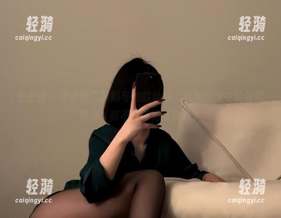 保守的二舅妈 微密圈 - 保守的二舅妈与她的丝袜,私拍原图中的独特魅力,能不能请她教教我?