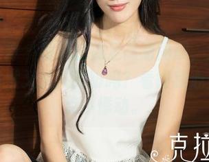 克拉女神 – 蓓颖的裸足高清图册，您见过这么自然又迷人的脚吗？看得我心里都有点小悸动。