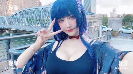 红裙下的啾小妍：谁能拒绝这么炫酷的cos与高清光影交融？