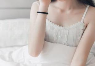 喵糖映画把黑裙酒馆的魅惑写真直接送到你手里——下载走起！