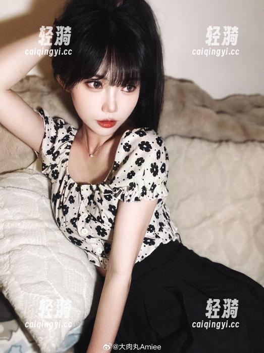 你绝对想不到的校服风格！快去下载大肉丸Amiee的合集吧！