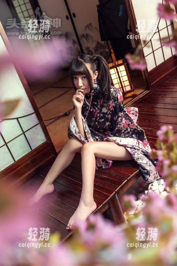 头条女神 - 夏日美图分享！信悦儿的泳衣造型，真的是赏心悦目啊！