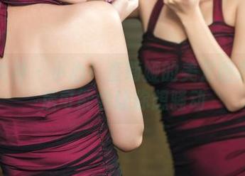 头条女神 – 小心！查莉娅的美足图集下载后可能会让你想骚动