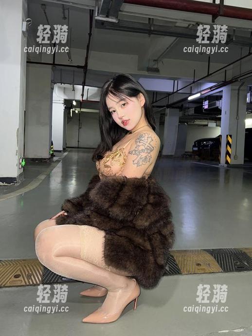 小u优优子 微密圈 - 小u优优子+牛仔裤=高清视觉震撼,下载那些美好的瞬间!