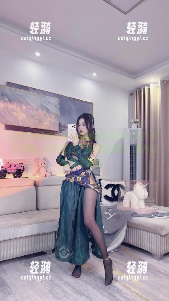 小小奶瓶儿 这款白开水毛衣真的能cos出什么来?小小奶瓶儿说不定给了我们新思路,图片让我们来看看!