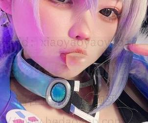 着吊带的小瑶幺幺，Cos得恰到好处，让你忍不住想多看几遍的图集！