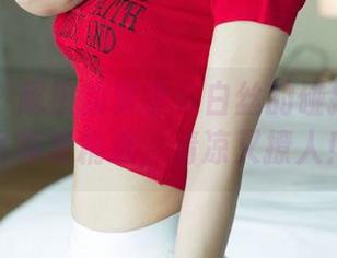 尤果网 – 超热的夏季与白丝的碰撞：夏乔写真集精选，清凉又撩人！