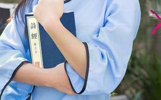 尤果网 – 办公室里的松果儿：真实无修的原图，优雅中藏着点小心机！