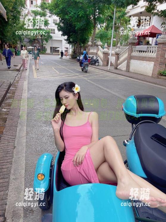 微密圈 - 就是阿朱啊的图包：足球宝贝写真，突显的可不是只有射门的技巧！