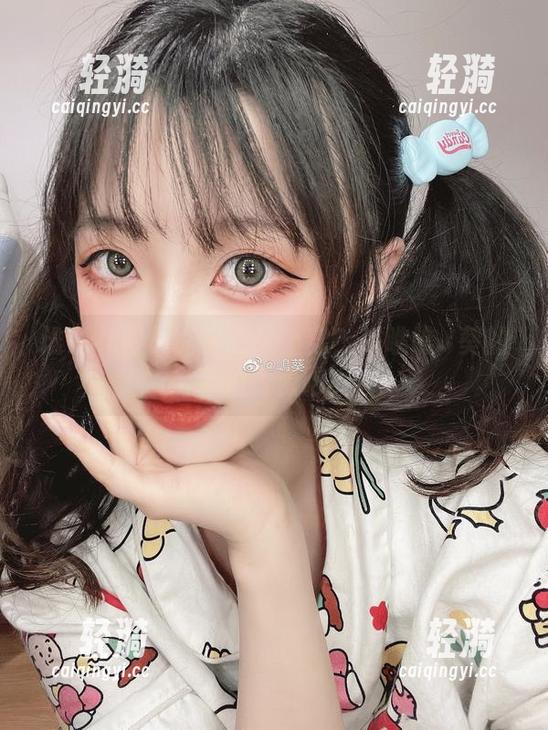 谁说礼服只能在晚会上穿？来瞧瞧嶋葵的私拍资源吧！