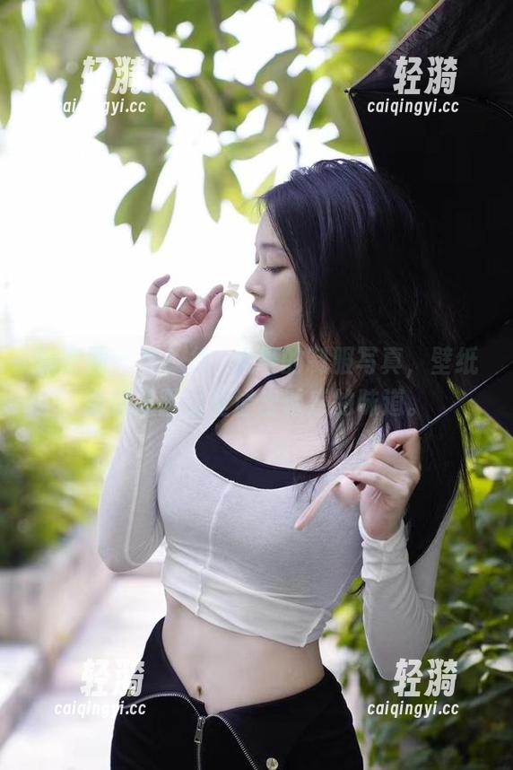 微密圈 - 看！徐珺大哥的制服写真，壁纸静静从画面里溢出诱惑的味道。