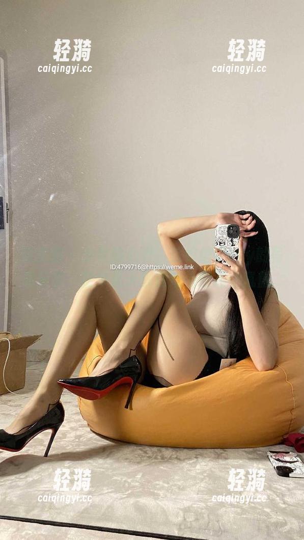 徐绾绾yyyy 微密圈 - 少女的心思,徐绾绾yyyy的写真分享,整个夏天都在浓情蜜意中氤氲...