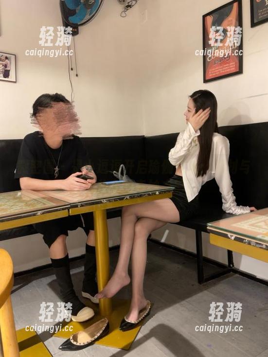 是小逗逗 微密圈 - 是小逗逗开启瑜伽合集:身材与欢乐并存的奇妙之旅!