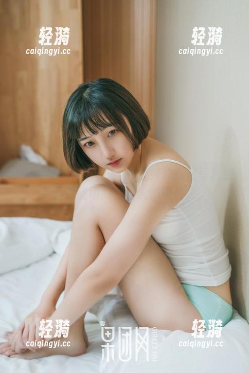 果团网 - 在线窥探：王语纯体操服写真的那些细微瞬间，让人心跳加速。