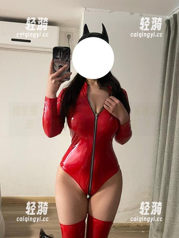 桃沢樱呀 微密圈 - 桃沢樱呀的睡裙图集:看她怎么把‘定制’变成‘超令人羡慕’!
