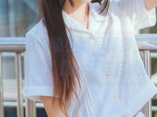下载桜桃喵的希娜小姐写真集，包你对她的美多了几分无法自拔！