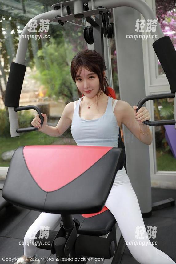 模范学院-Laura张小妮 模范学院 - 高级感+红裙=Laura张小妮,资源高清到让人目不转睛!