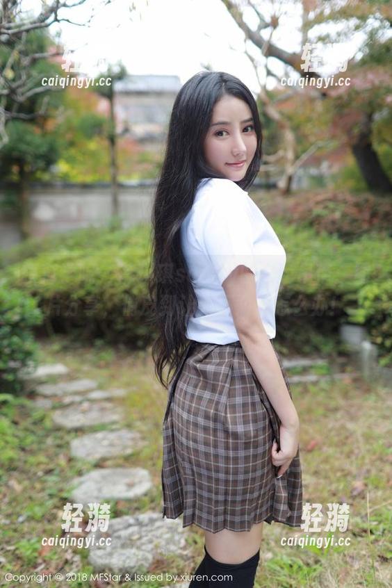 模范学院 - 薛琪琪sandy的白色吊带：图片分享，俏皮到让人不知该怎么办！