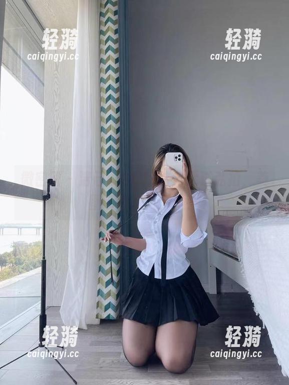 微密圈 - 洁己u的蝴蝶结：透过私拍，美图带你进入梦境。